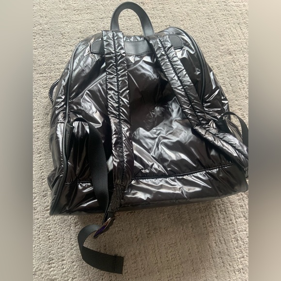 Black puffer Backpack - Picture 2 of 4